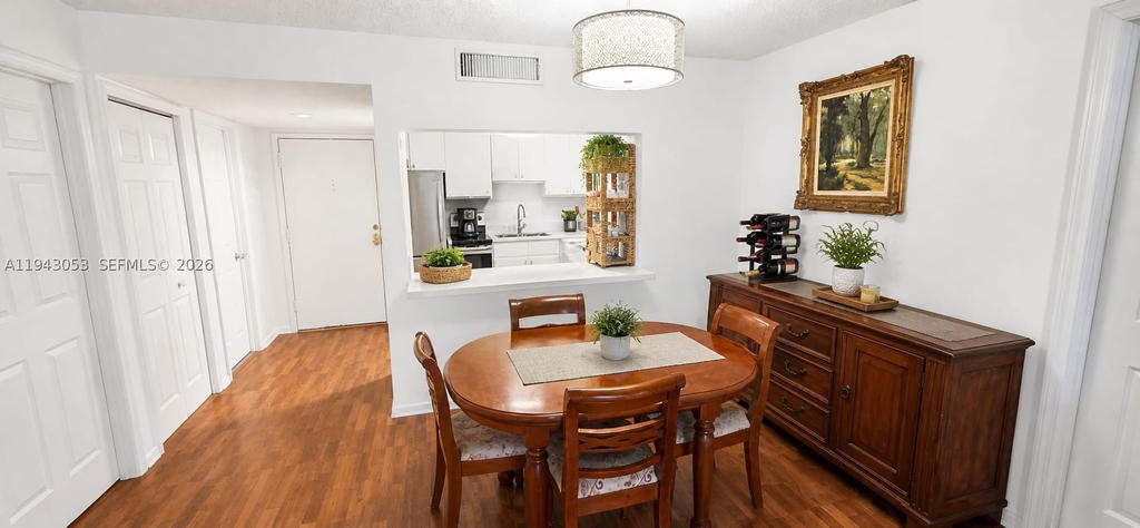 Real estate property located at 200 Lakeview Dr #212, Broward, Building Six Of Racquet C, Weston, FL