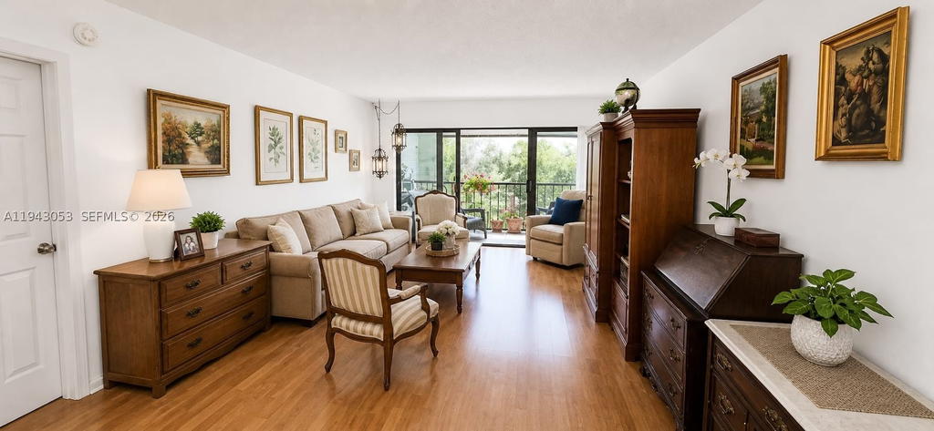 Real estate property located at 200 Lakeview Dr #212, Broward, Building Six Of Racquet C, Weston, FL