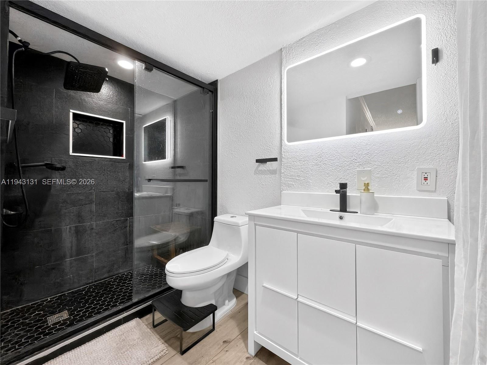Real estate property located at 6902 Kendall Dr E101, Miami-dade, Dadeland Grove Condo, Pinecrest, FL