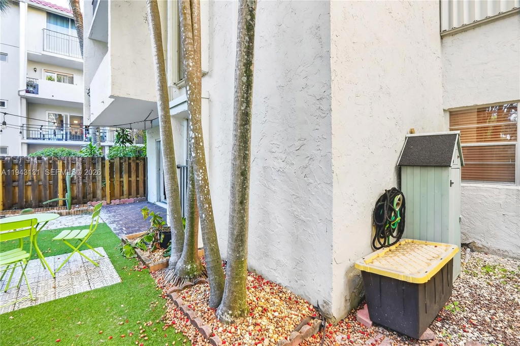 Real estate property located at 6902 Kendall Dr E101, Miami-dade, Dadeland Grove Condo, Pinecrest, FL