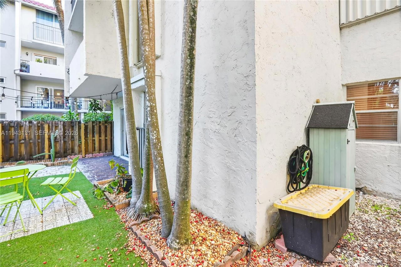 Real estate property located at 6902 Kendall Dr E101, Miami-dade, Dadeland Grove Condo, Pinecrest, FL
