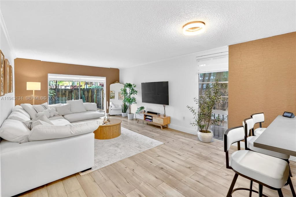 Real estate property located at 6902 Kendall Dr E101, Miami-dade, Dadeland Grove Condo, Pinecrest, FL