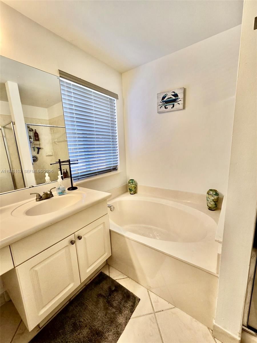 Real estate property located at 1587 Winterberry Ln, Broward, Sector 2- Parcels 21b 22, Weston, FL