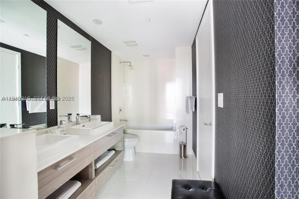Real estate property located at 1300 Miami Ave #2104, Miami-dade, 1300 S Miami Avenue Condo, Miami, FL