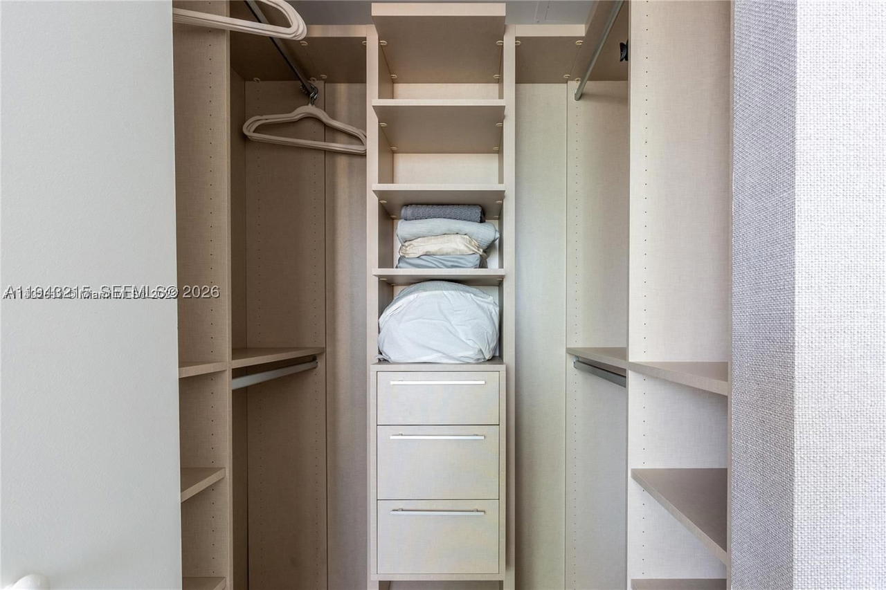 Real estate property located at 1300 Miami Ave #2104, Miami-dade, 1300 S Miami Avenue Condo, Miami, FL