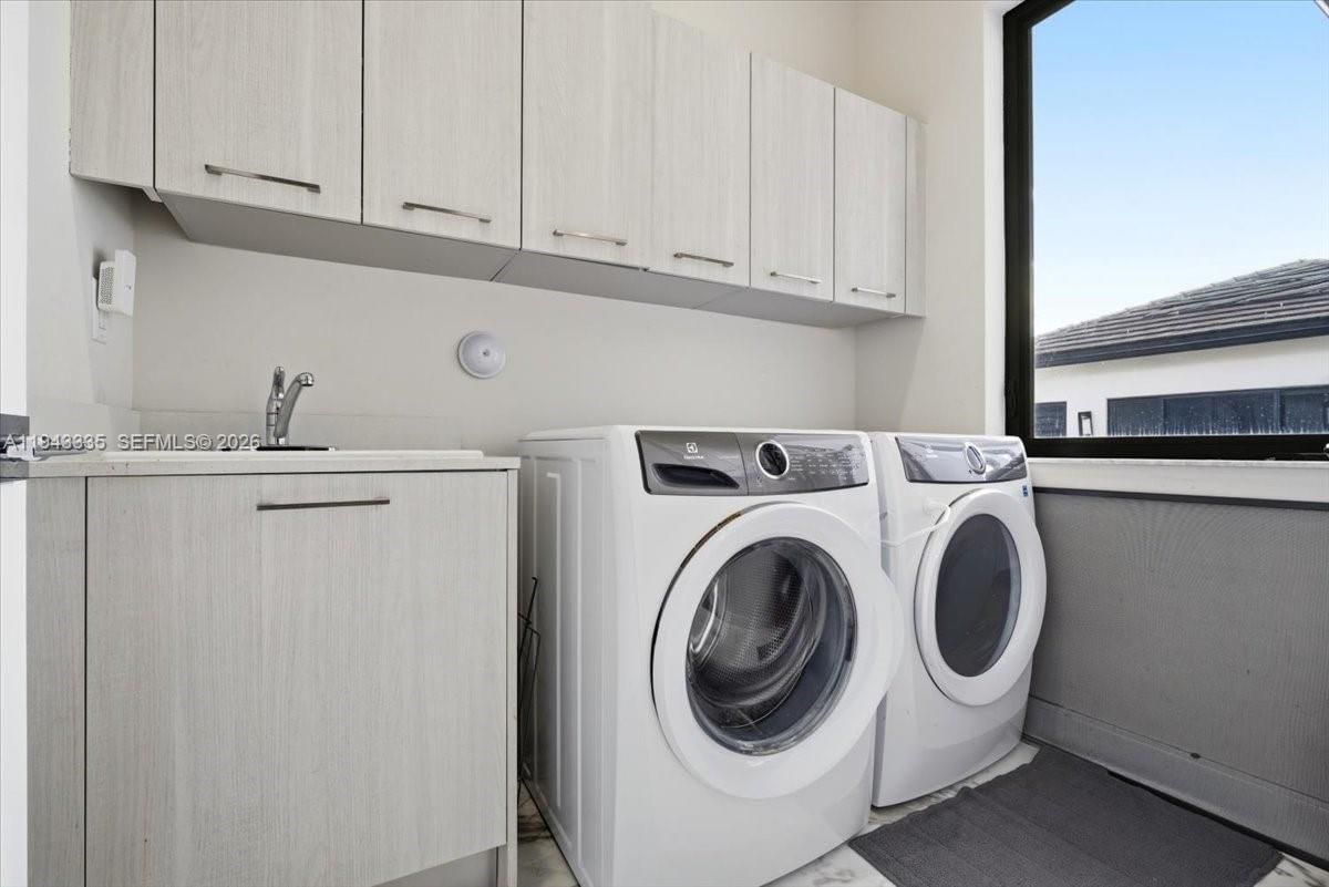 Real estate property located at 8156 48th Ter, Miami-dade, Downtown Doral South Phas, Doral, FL