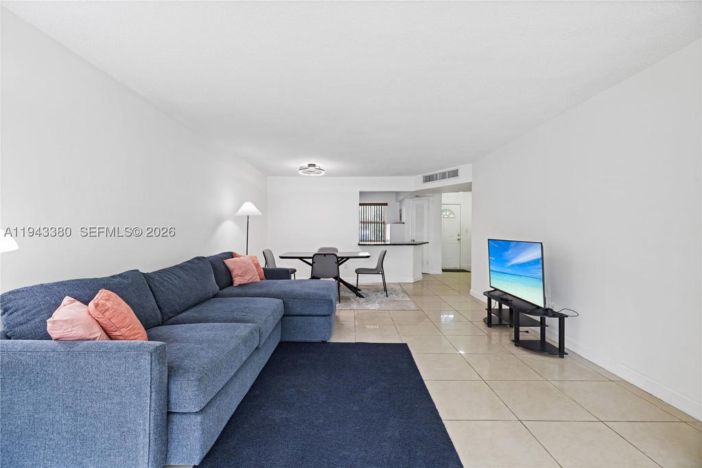 Real estate property located at 1501 191st St C216, Miami-dade, Rolling Green Condo C, Miami, FL