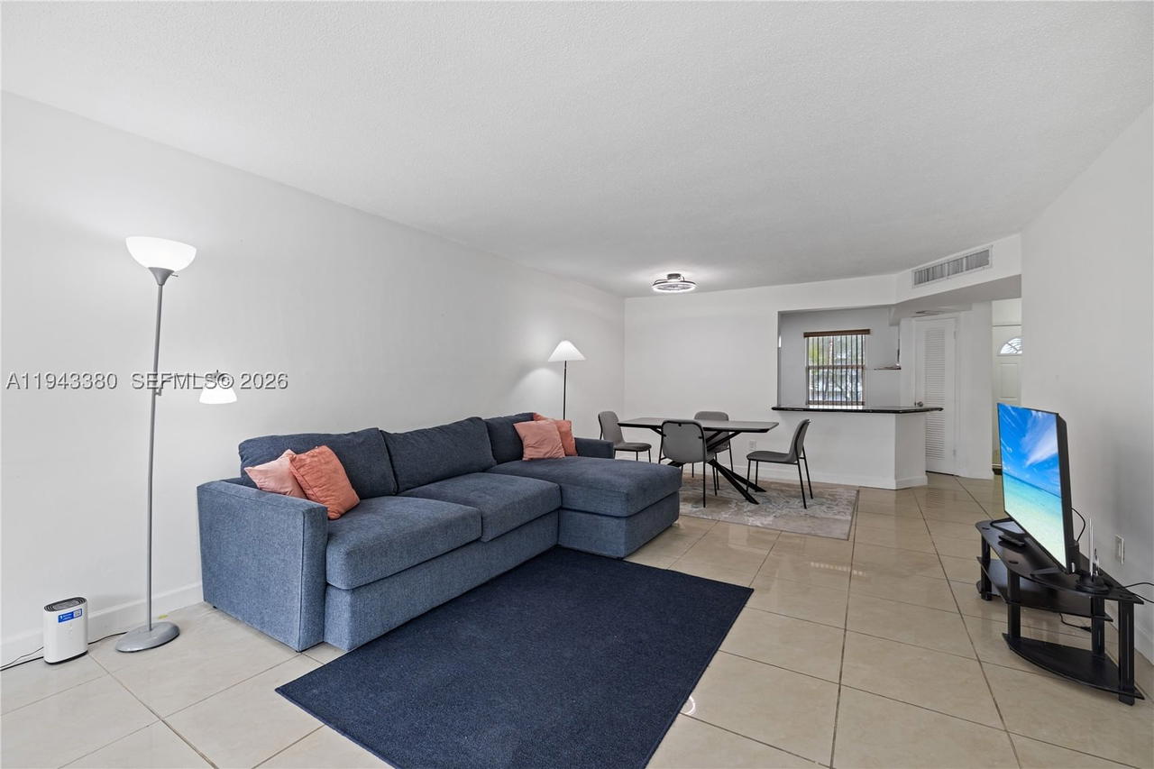 Real estate property located at 1501 191st St C216, Miami-dade, Rolling Green Condo C, Miami, FL