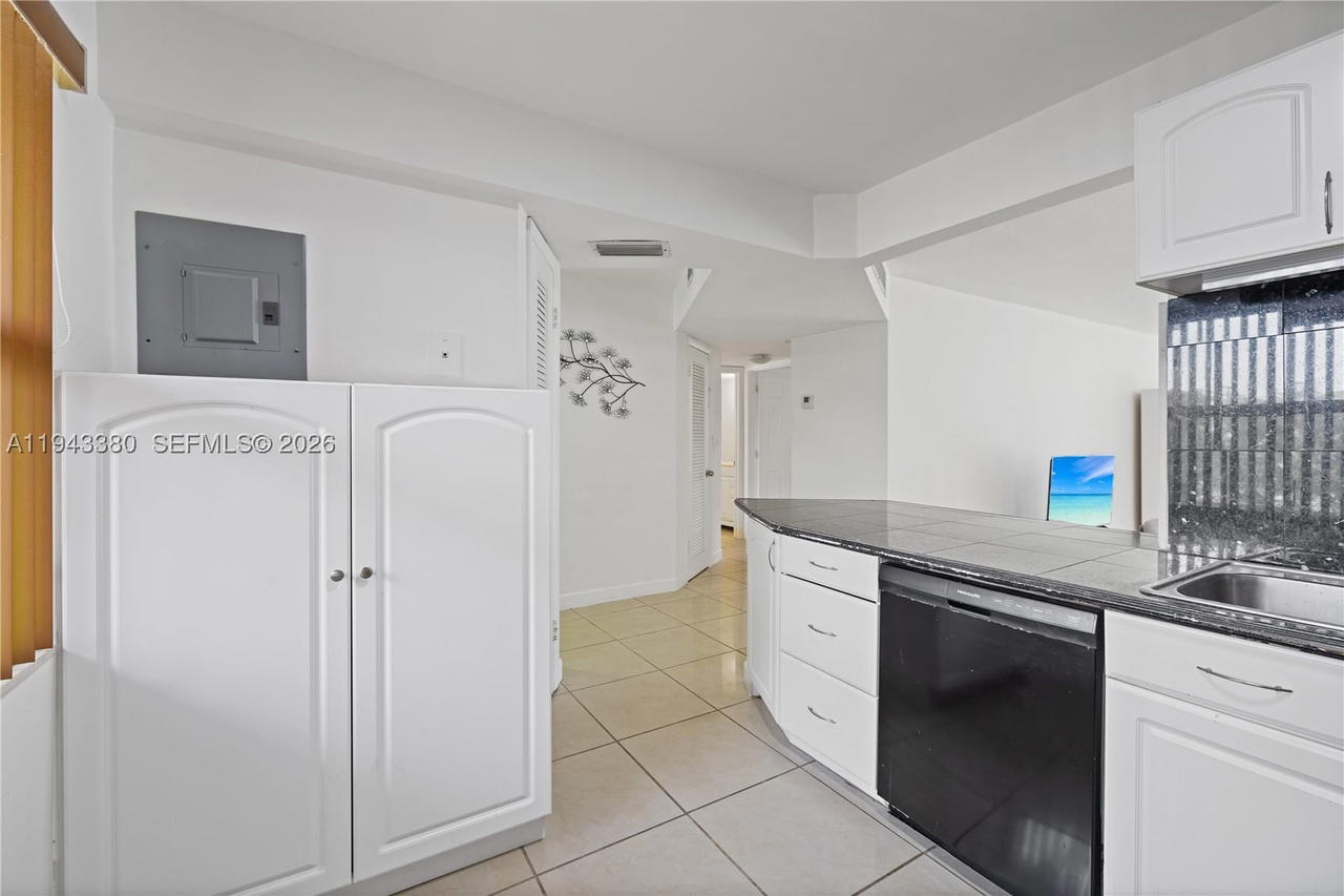 Real estate property located at 1501 191st St C216, Miami-dade, Rolling Green Condo C, Miami, FL