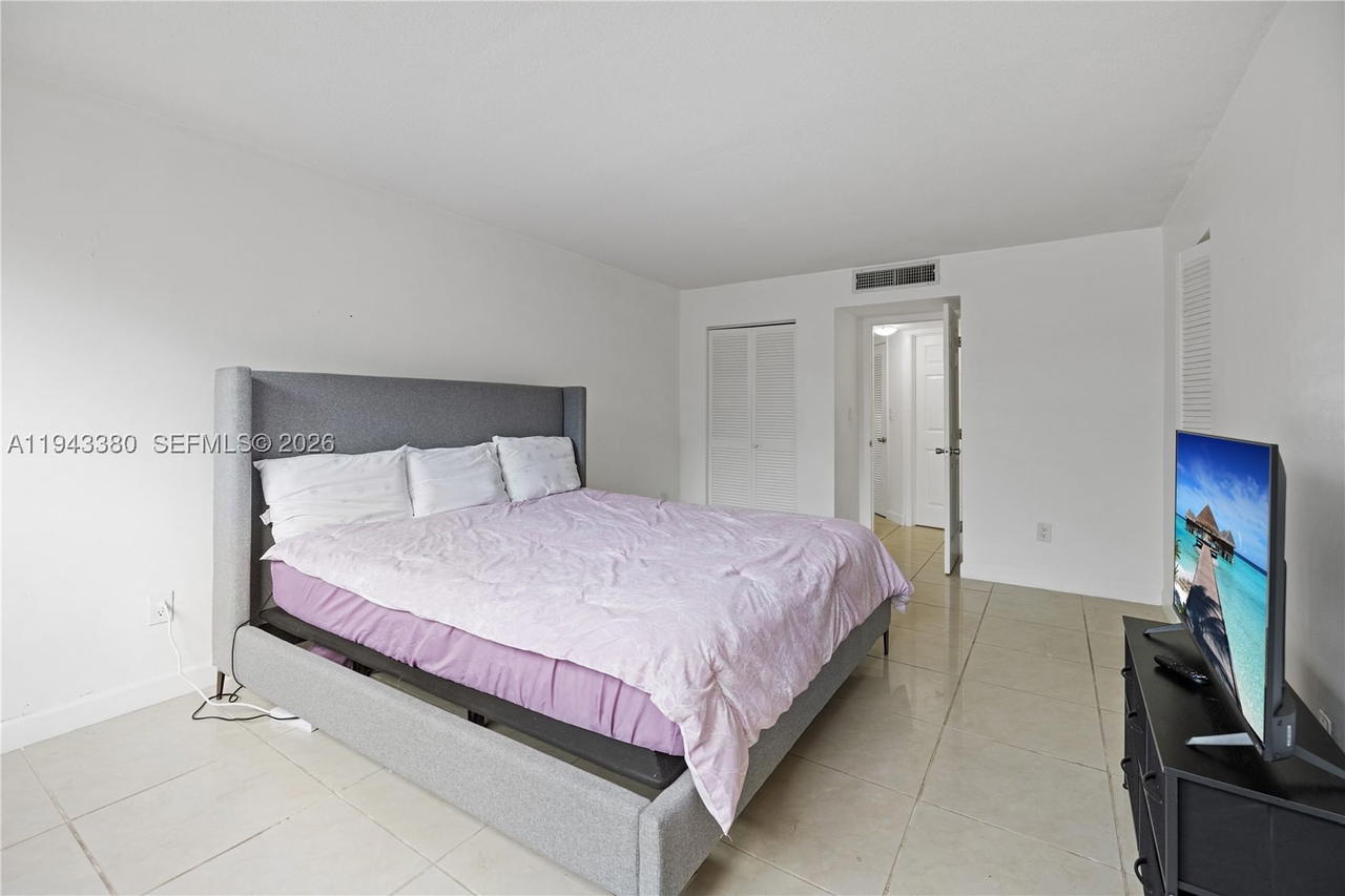 Real estate property located at 1501 191st St C216, Miami-dade, Rolling Green Condo C, Miami, FL