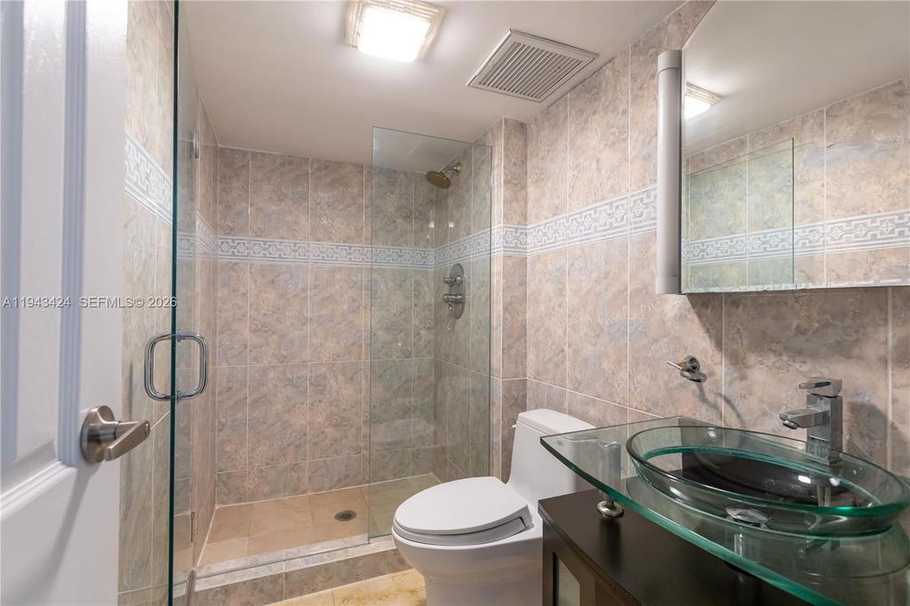 Real estate property located at 100 Bayview Dr #907, Miami-dade, Arlen House East Condo, Sunny Isles Beach, FL