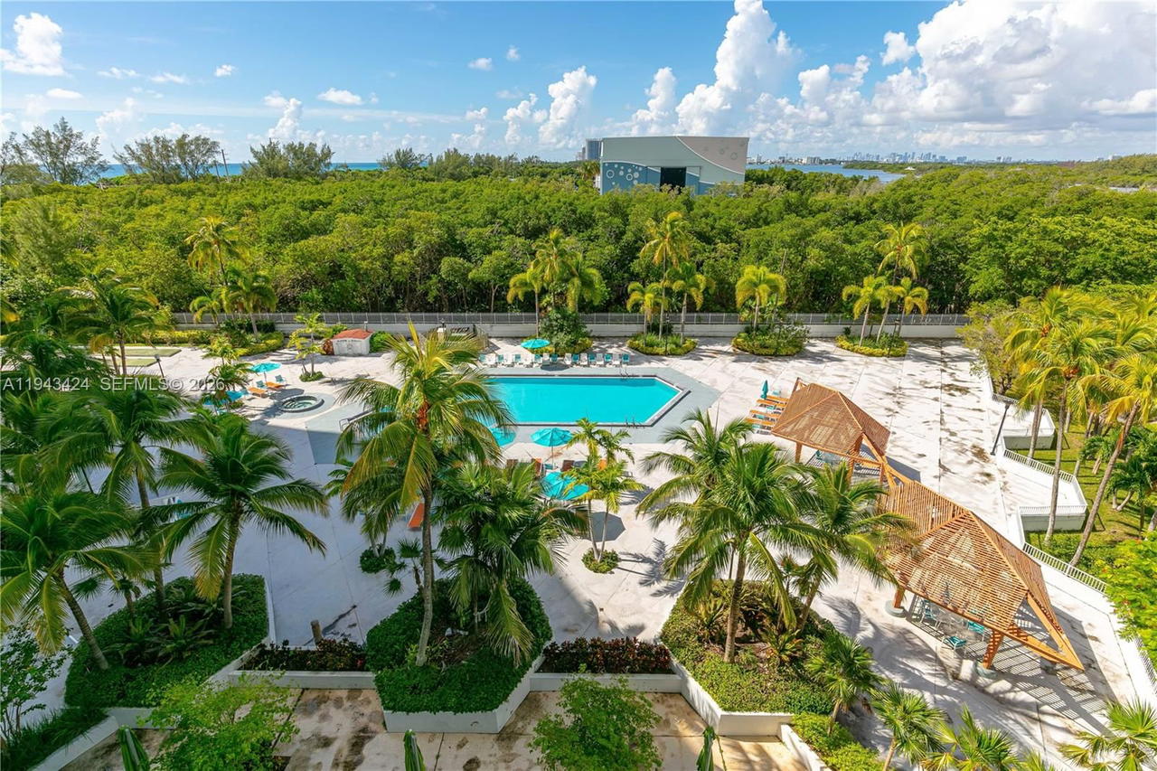 Real estate property located at 100 Bayview Dr #907, Miami-dade, Arlen House East Condo, Sunny Isles Beach, FL