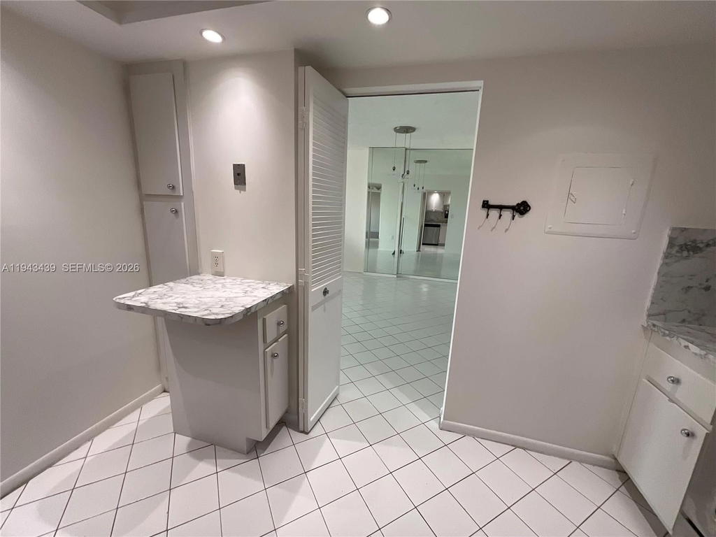 Real estate property located at 919 Hillcrest Dr #304, Broward, Hillcrest East No 20 Cond, Hollywood, FL