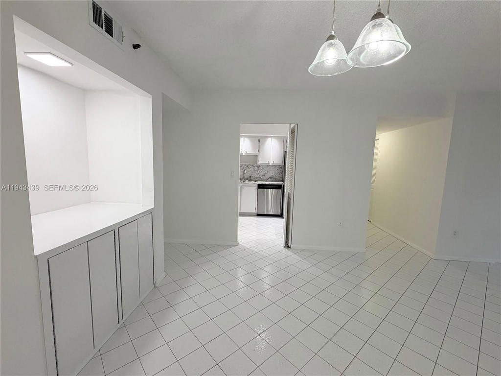 Real estate property located at 919 Hillcrest Dr #304, Broward, Hillcrest East No 20 Cond, Hollywood, FL