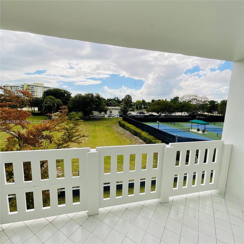Real estate property located at 919 Hillcrest Dr #304, Broward, Hillcrest East No 20 Cond, Hollywood, FL