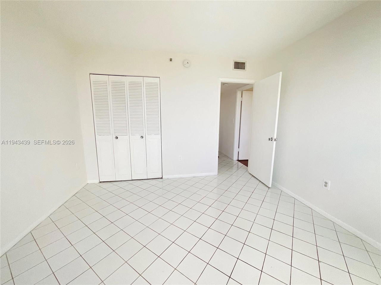 Real estate property located at 919 Hillcrest Dr #304, Broward, Hillcrest East No 20 Cond, Hollywood, FL