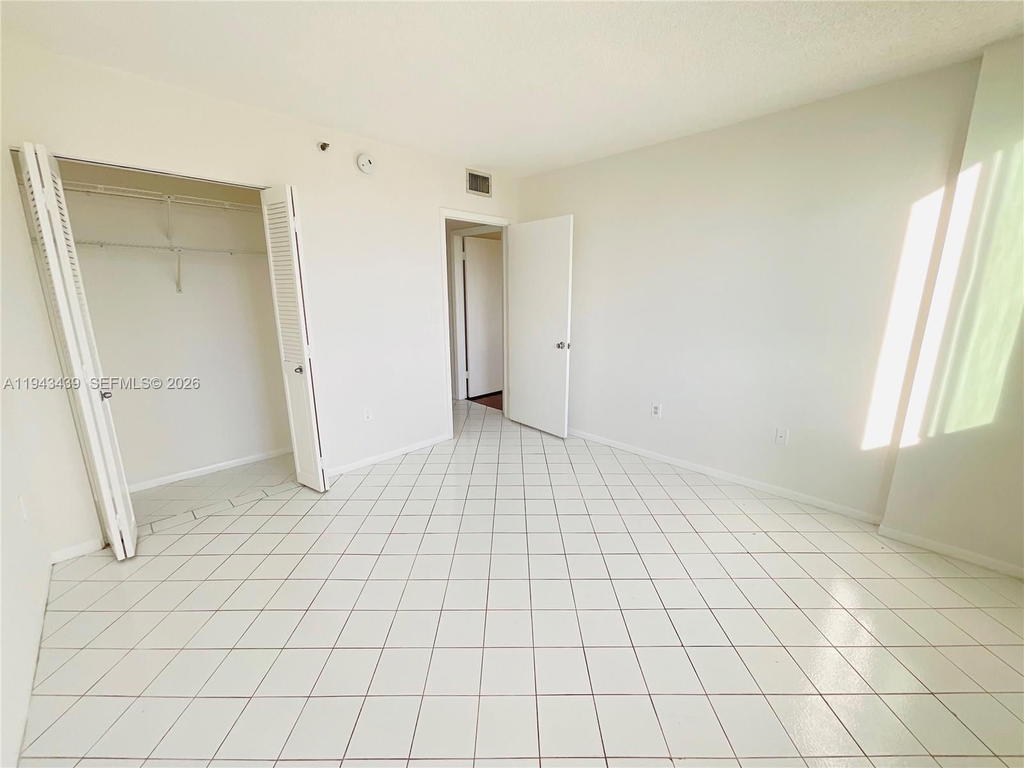 Real estate property located at 919 Hillcrest Dr #304, Broward, Hillcrest East No 20 Cond, Hollywood, FL