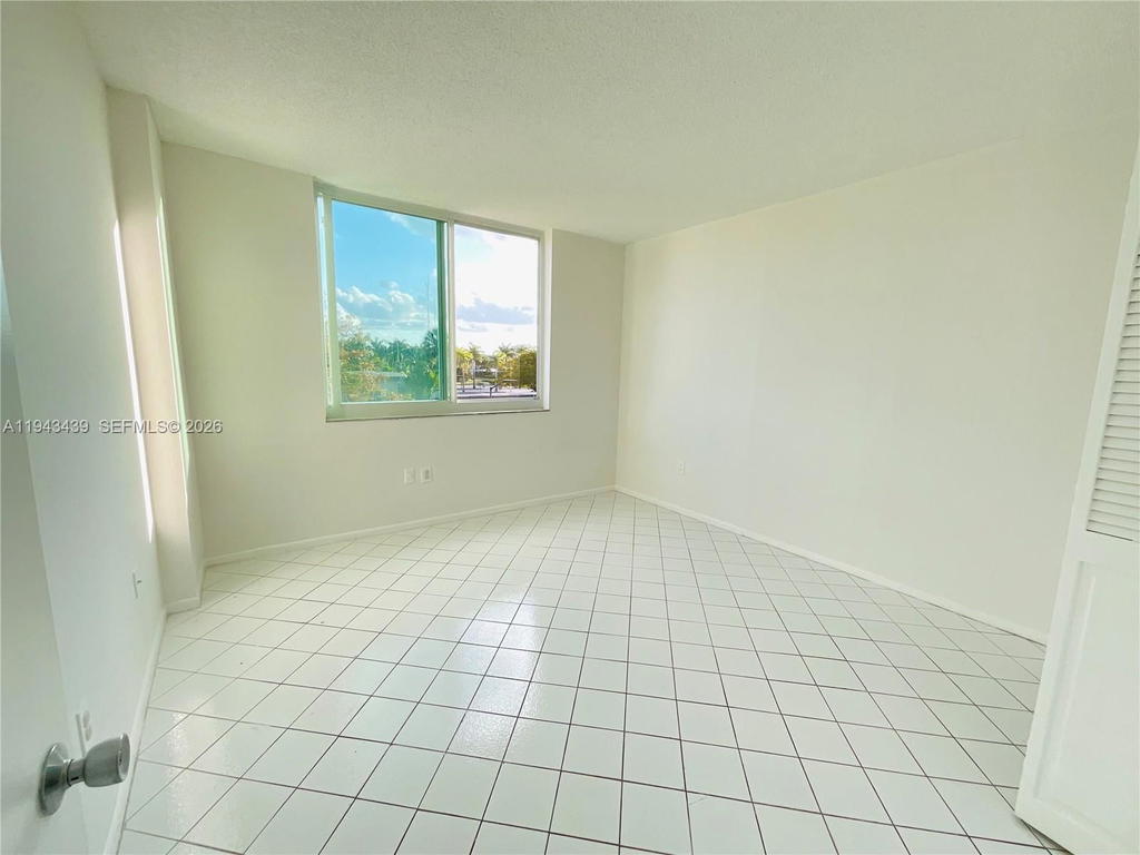 Real estate property located at 919 Hillcrest Dr #304, Broward, Hillcrest East No 20 Cond, Hollywood, FL