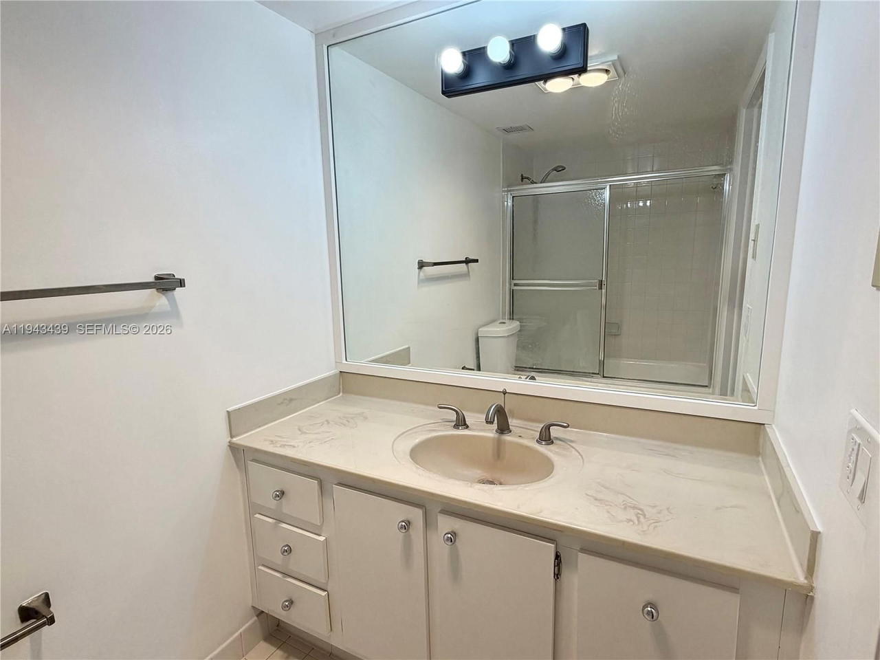 Real estate property located at 919 Hillcrest Dr #304, Broward, Hillcrest East No 20 Cond, Hollywood, FL