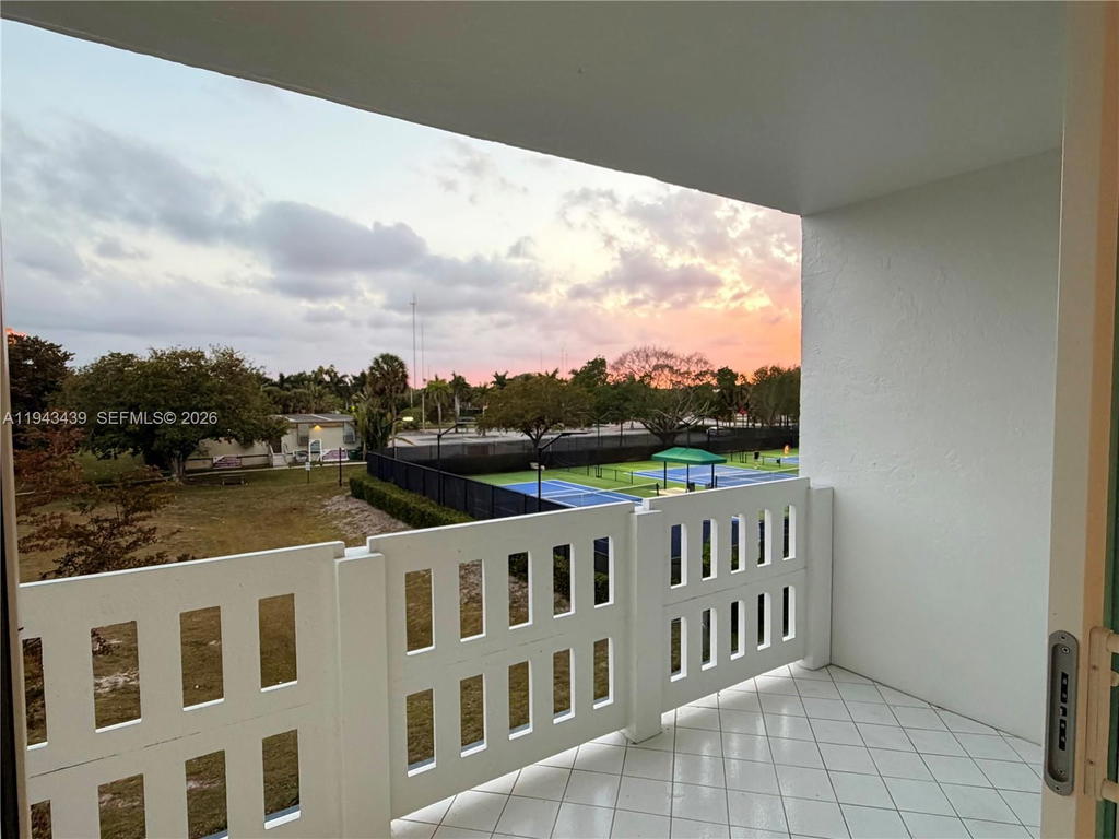 Real estate property located at 919 Hillcrest Dr #304, Broward, Hillcrest East No 20 Cond, Hollywood, FL