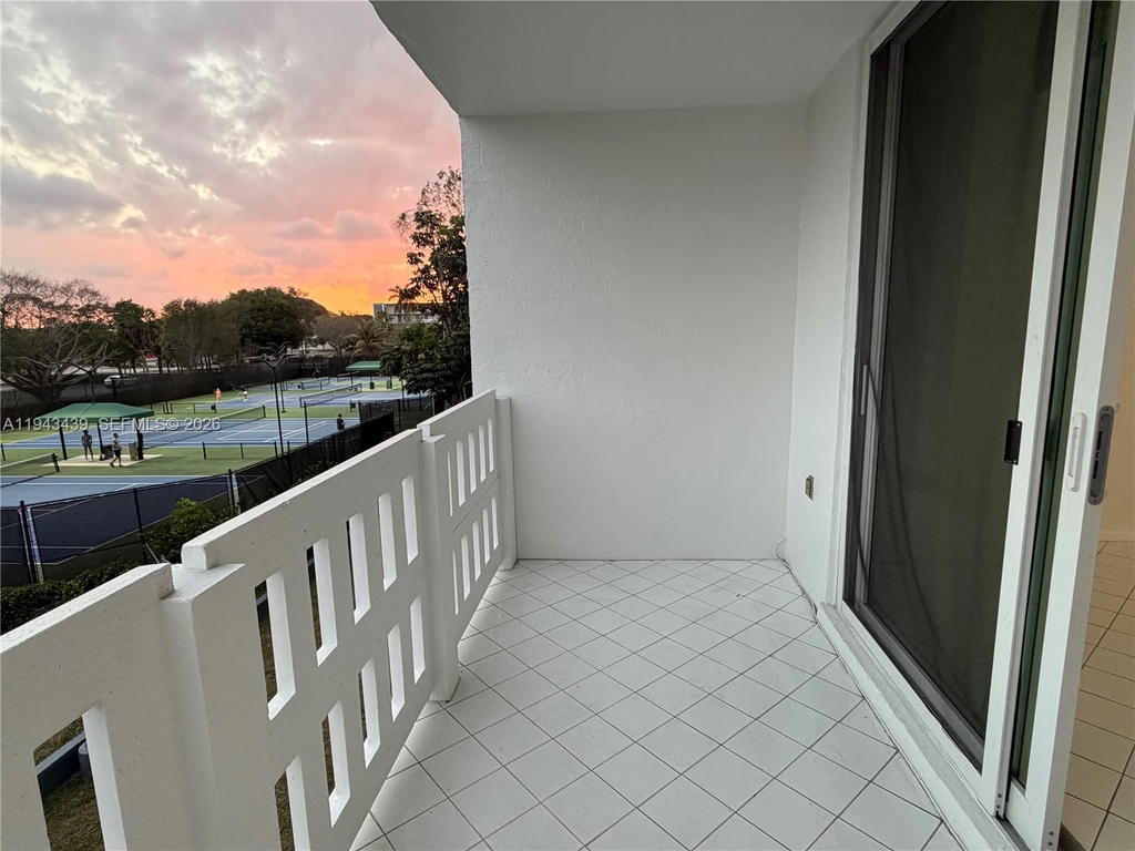 Real estate property located at 919 Hillcrest Dr #304, Broward, Hillcrest East No 20 Cond, Hollywood, FL