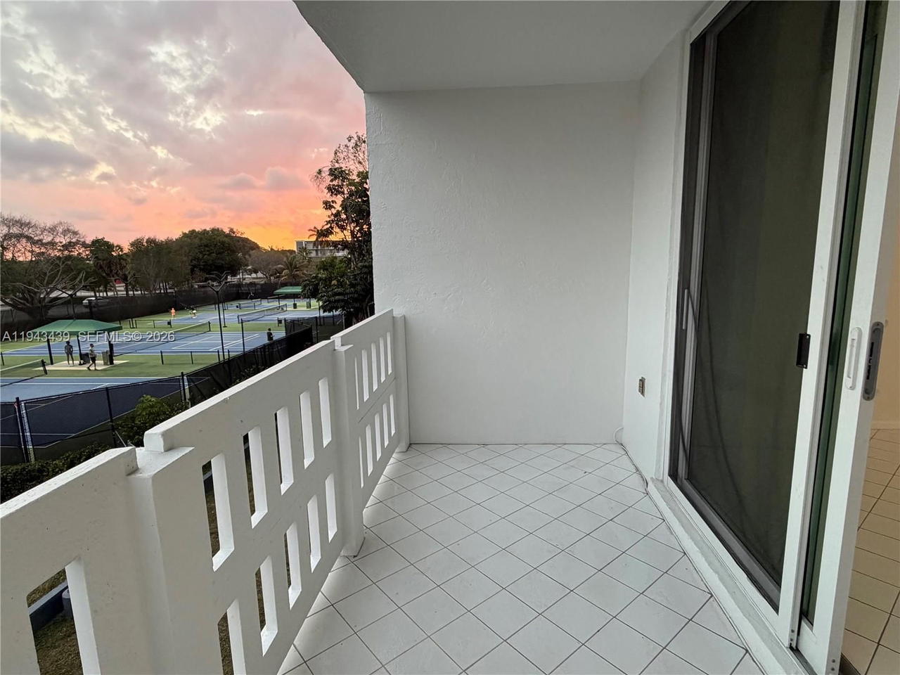 Real estate property located at 919 Hillcrest Dr #304, Broward, Hillcrest East No 20 Cond, Hollywood, FL