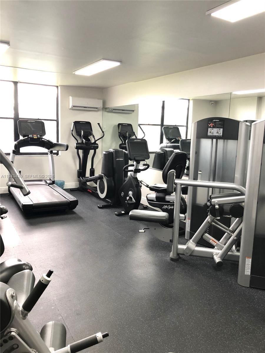 Real estate property located at 919 Hillcrest Dr #304, Broward, Hillcrest East No 20 Cond, Hollywood, FL