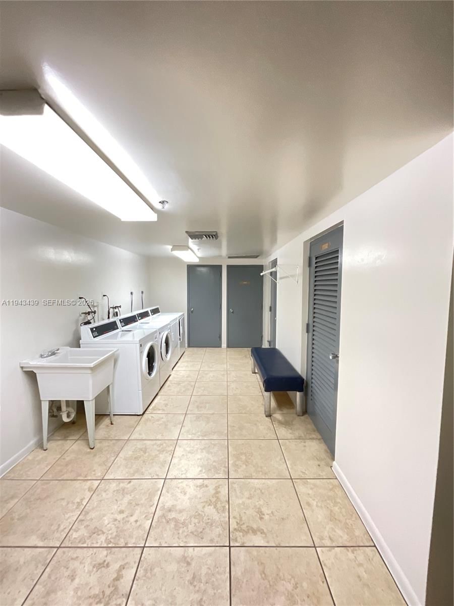 Real estate property located at 919 Hillcrest Dr #304, Broward, Hillcrest East No 20 Cond, Hollywood, FL