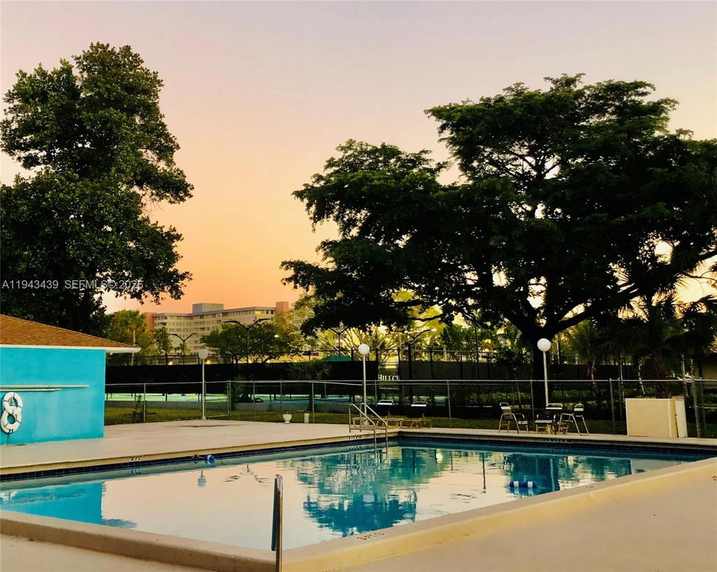 Real estate property located at 919 Hillcrest Dr #304, Broward, Hillcrest East No 20 Cond, Hollywood, FL