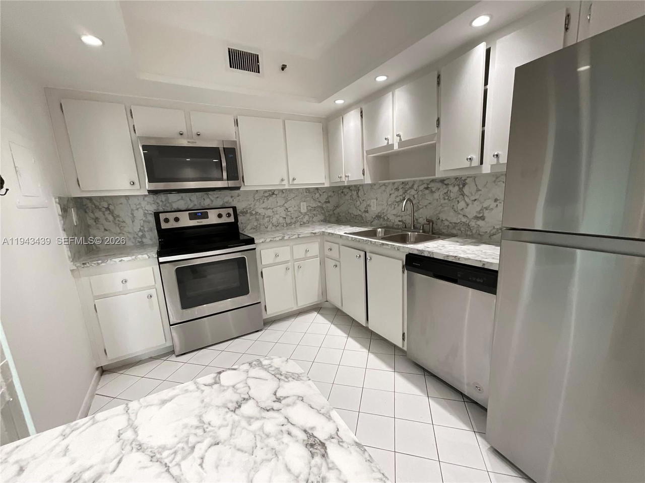 Real estate property located at 919 Hillcrest Dr #304, Broward, Hillcrest East No 20 Cond, Hollywood, FL