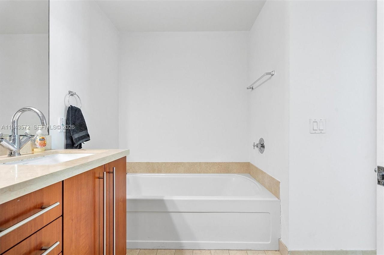 Real estate property located at 79 12th St #3809S, Miami-dade, The Axis On Brickell Cond, Miami, FL