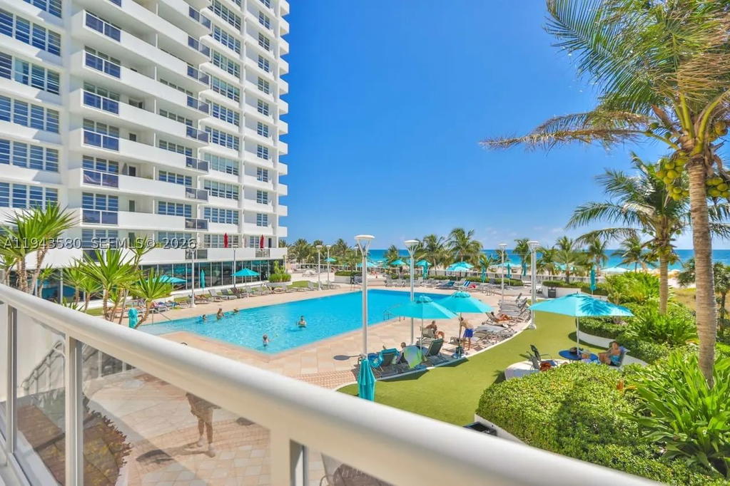 Real estate property located at 100 Lincoln Rd #524, Miami-dade, The Decoplage Condo, Miami Beach, FL