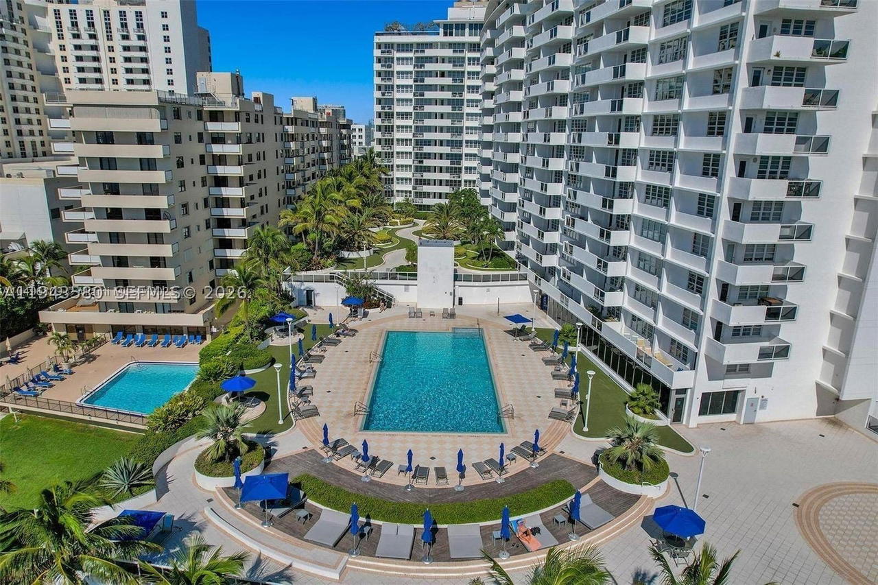 Real estate property located at 100 Lincoln Rd #524, Miami-dade, The Decoplage Condo, Miami Beach, FL