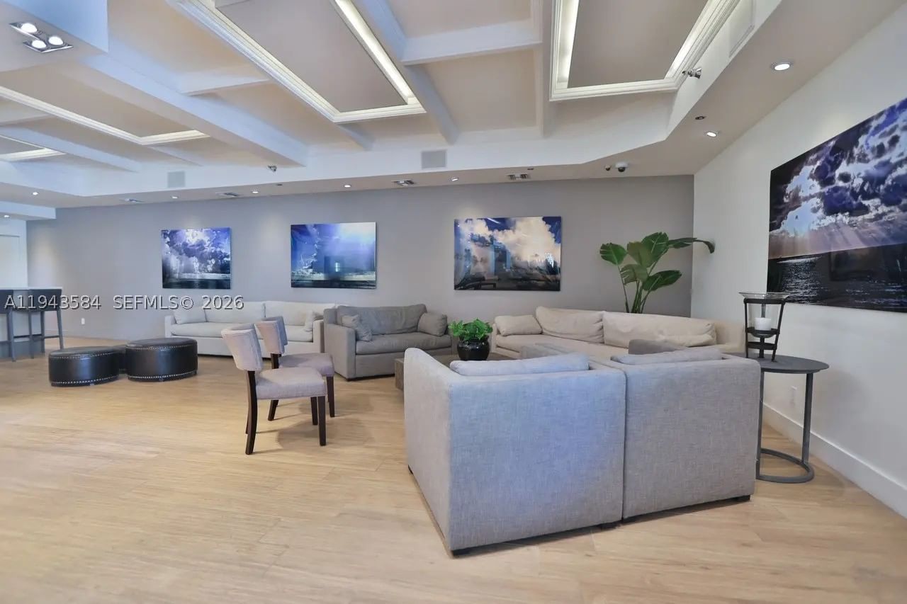 Real estate property located at 100 Lincoln Rd #526, Miami-dade, The Decoplage Condo, Miami Beach, FL