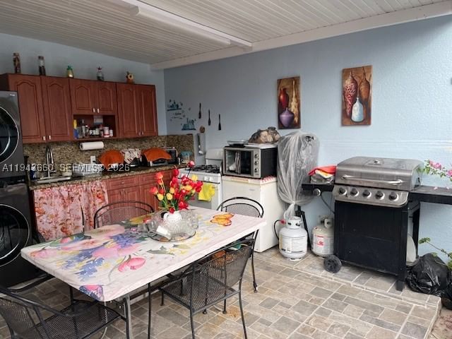 Real estate property located at 4211 10th Ln, Miami-dade, Mango Hill Condo No 4, Hialeah, FL