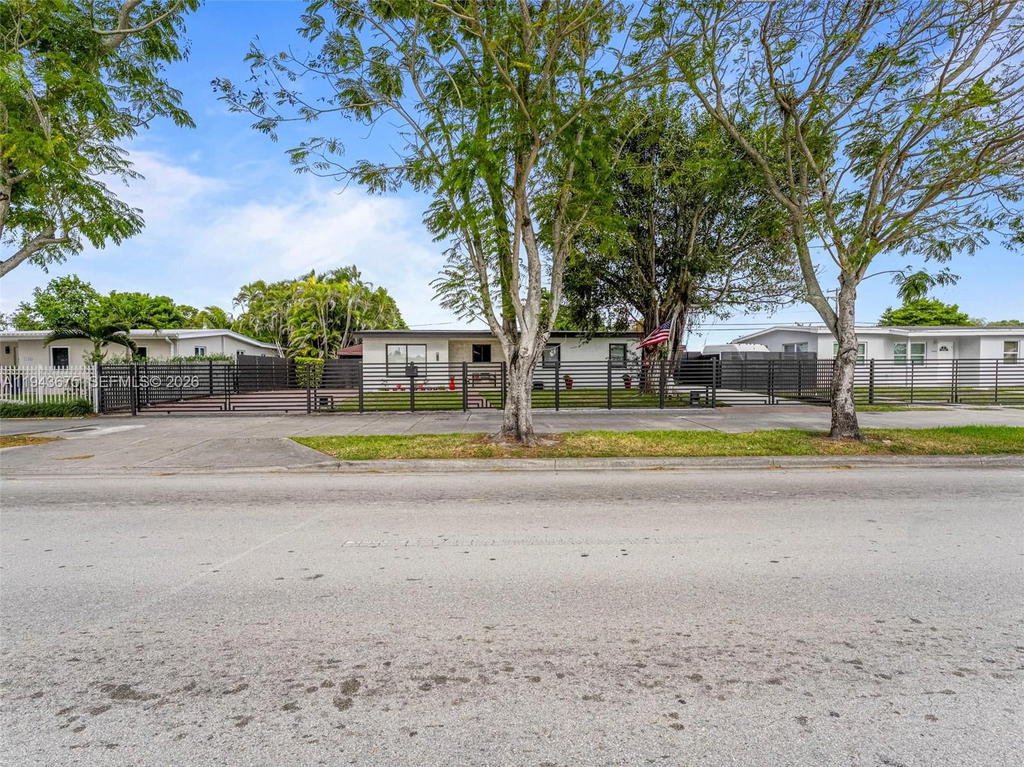 Real estate property located at 11415 56th St, Miami-dade, Westwood Lake 4th Addn, Miami, FL