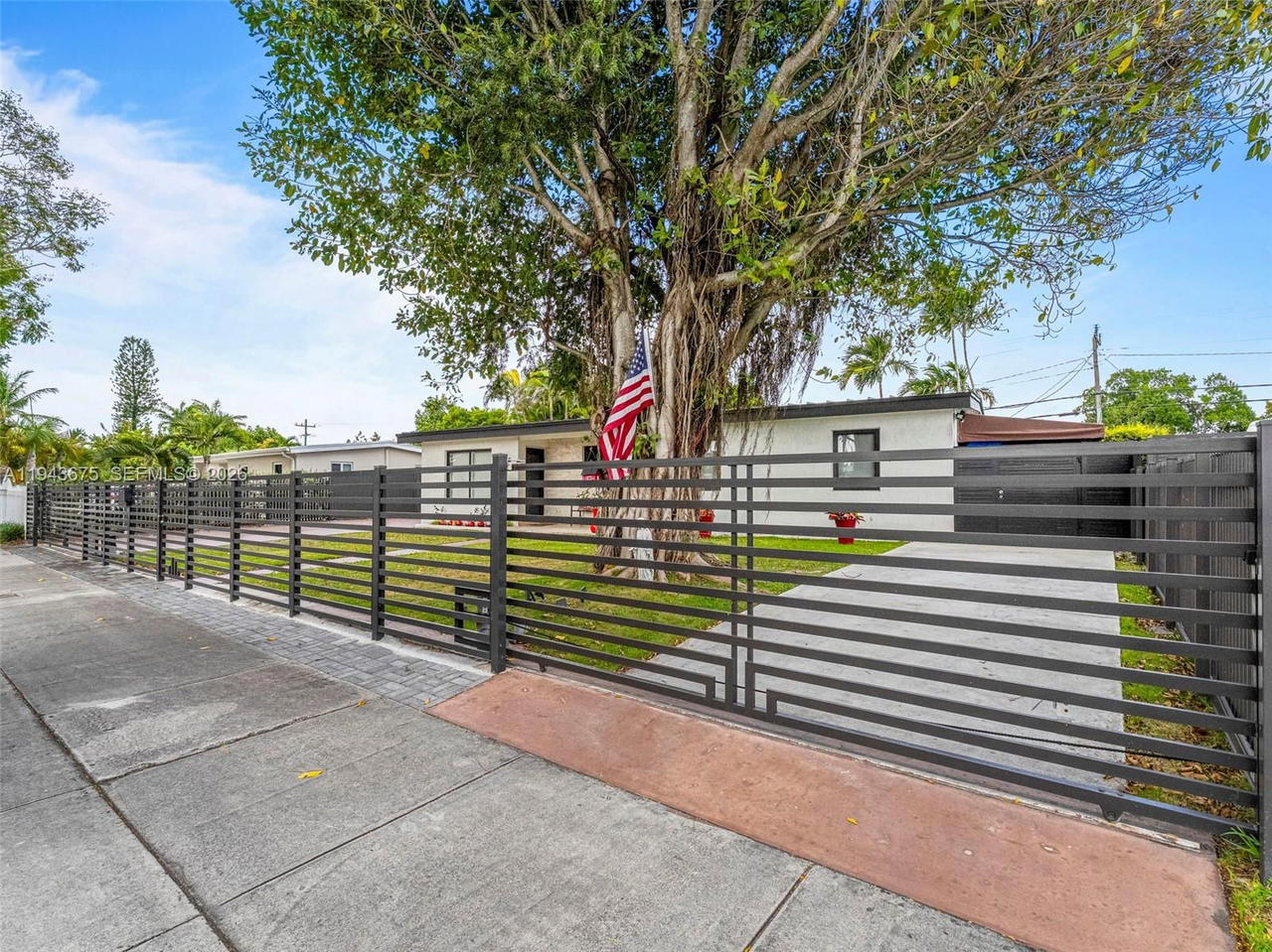 Real estate property located at 11415 56th St, Miami-dade, Westwood Lake 4th Addn, Miami, FL