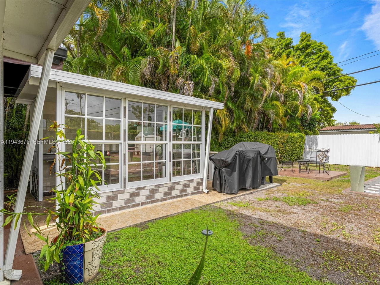 Real estate property located at 11415 56th St, Miami-dade, Westwood Lake 4th Addn, Miami, FL