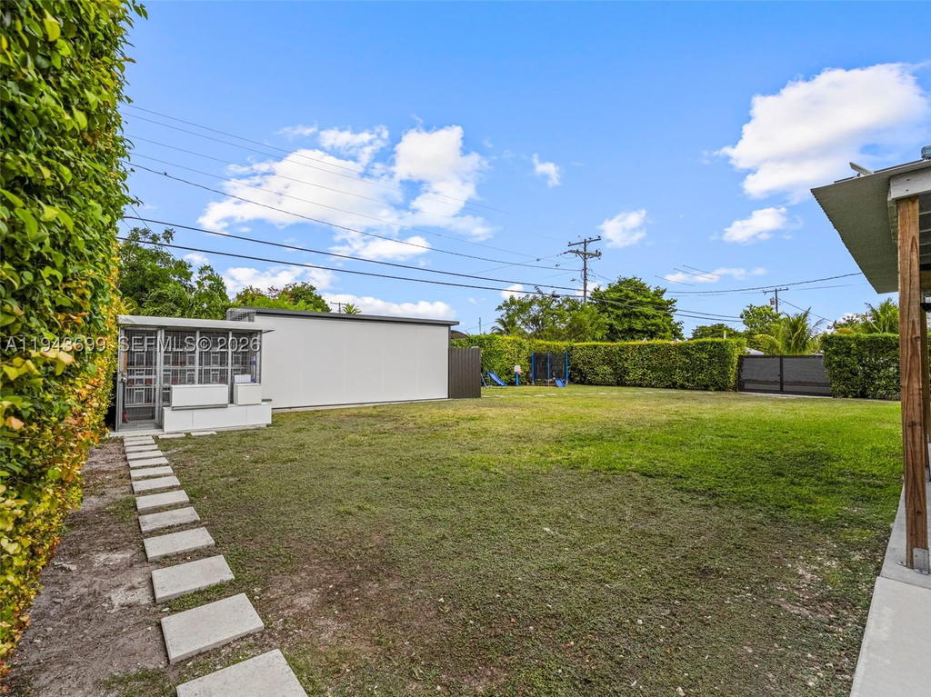 Real estate property located at 11401 56th St, Miami-dade, Westwood Lake 4th Addn, Miami, FL