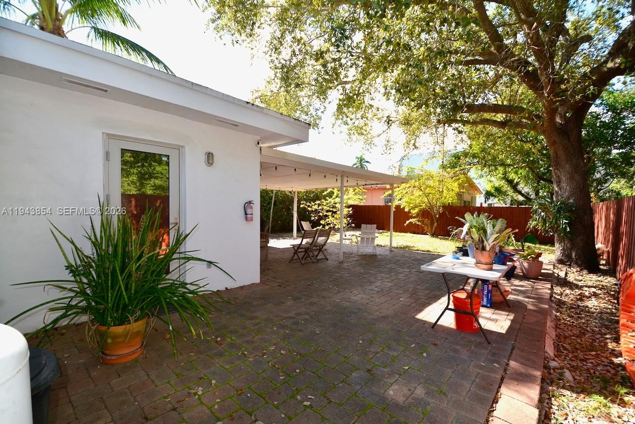 Real estate property located at 5210 5th Ave, Miami-dade, Railway Shops Addn 2nd Am, Miami, FL