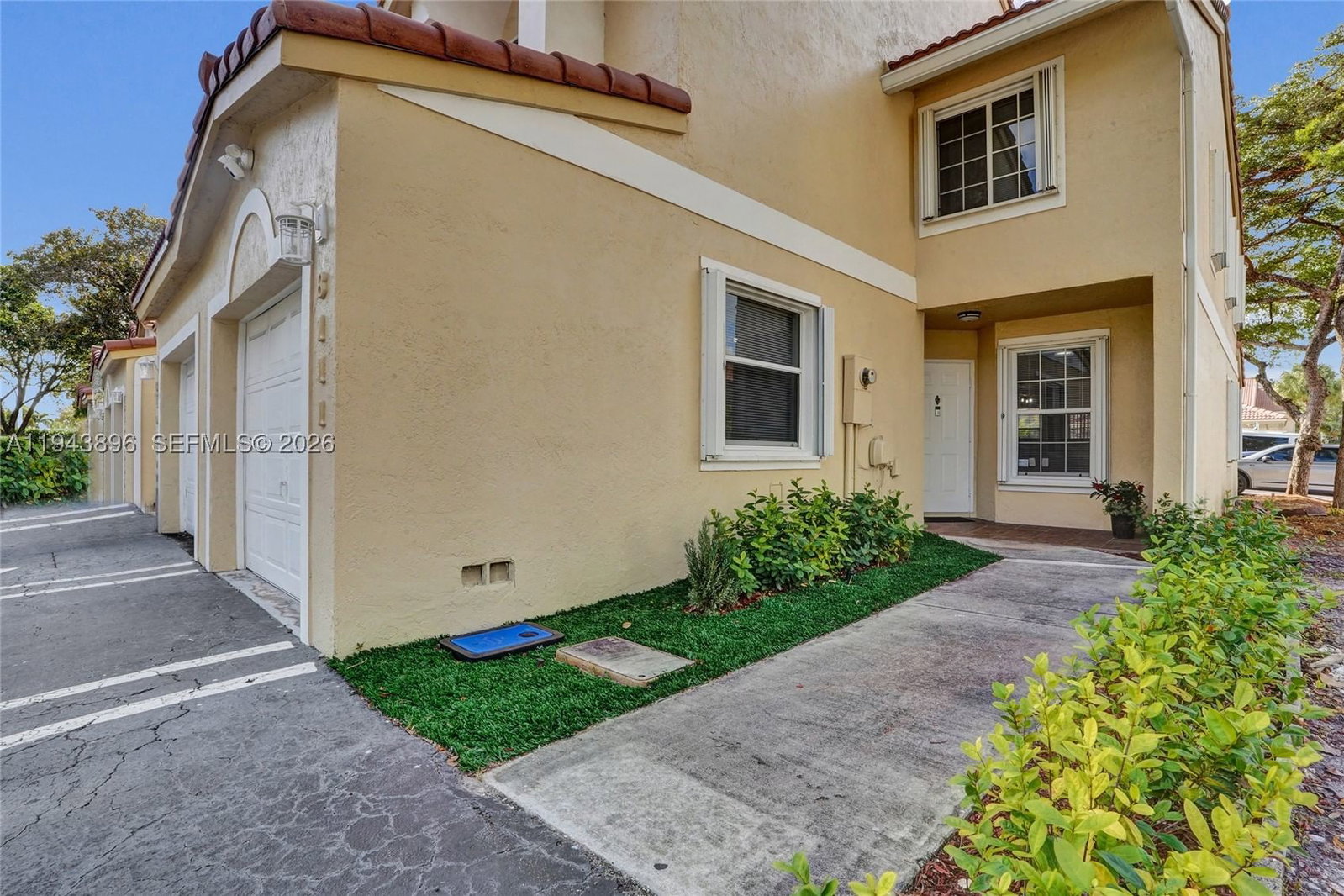 Real estate property located at 8111 Southgate Blvd, Broward, North Lauderdale Village, North Lauderdale, FL