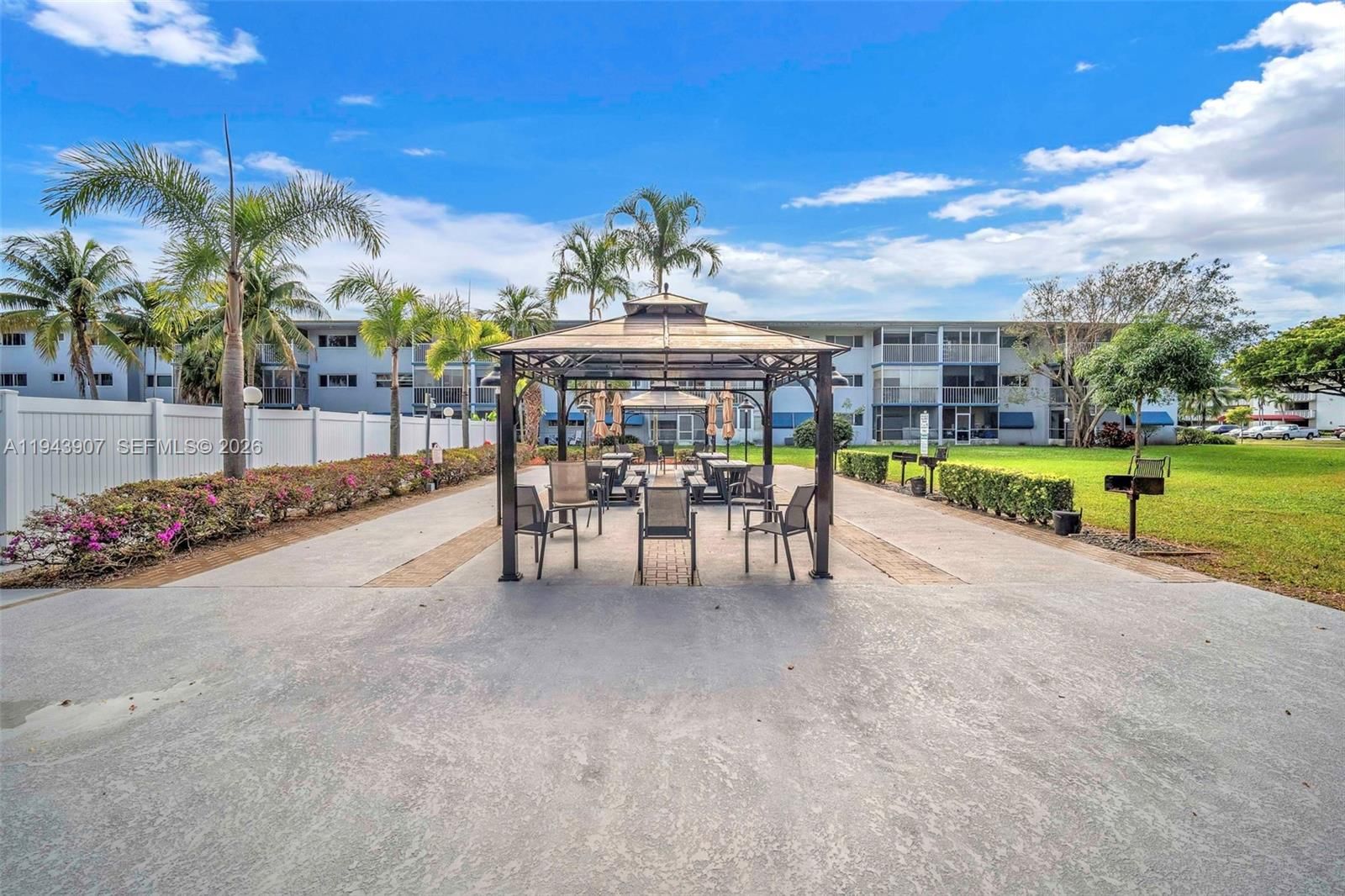 Real estate property located at 1201 Hillcrest Ct #102, Broward, Hillcrest Country Club Ap, Hollywood, FL