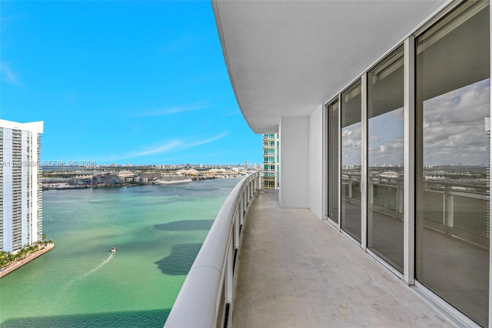 Real estate property located at 901 Brickell Key Blvd #3206, Miami-dade, Carbonell Condo, Miami, FL