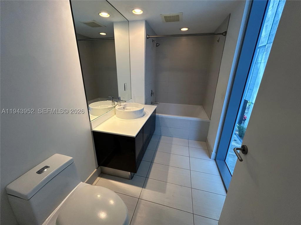 Real estate property located at 31 6th St #407, Miami-dade, Mybrickell Condo, Miami, FL