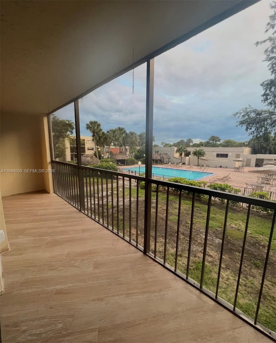Real estate property located at 8015 107th Ave #213, Miami-dade, The Horizons Condo #4, Miami, FL