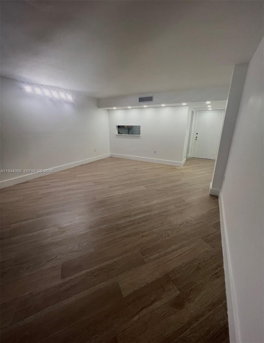 Real estate property located at 8015 107th Ave #213, Miami-dade, The Horizons Condo #4, Miami, FL