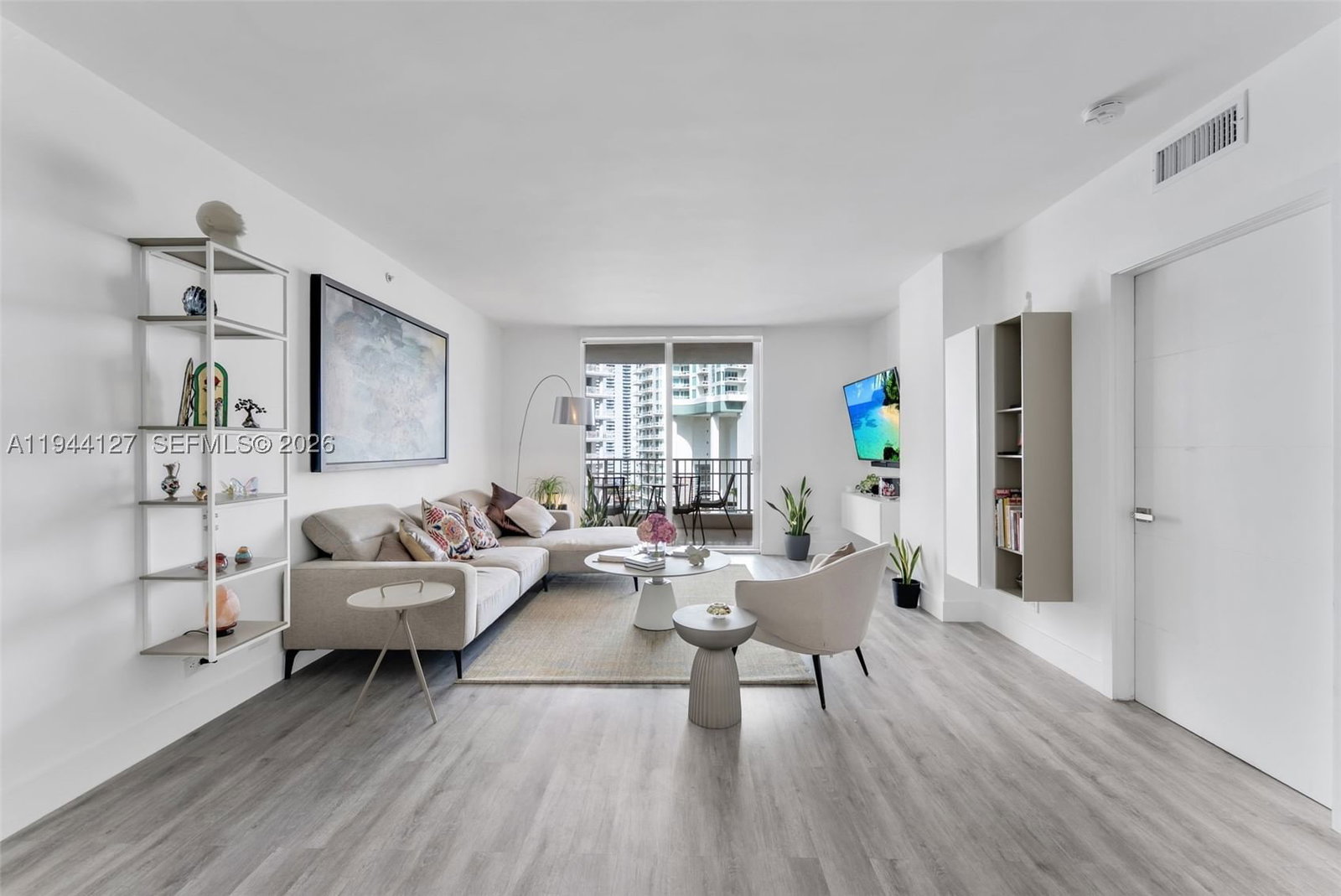 Real estate property located at 701 Brickell Key Blvd #1506, Miami-dade, Courvoisier Courts Condo, Miami, FL