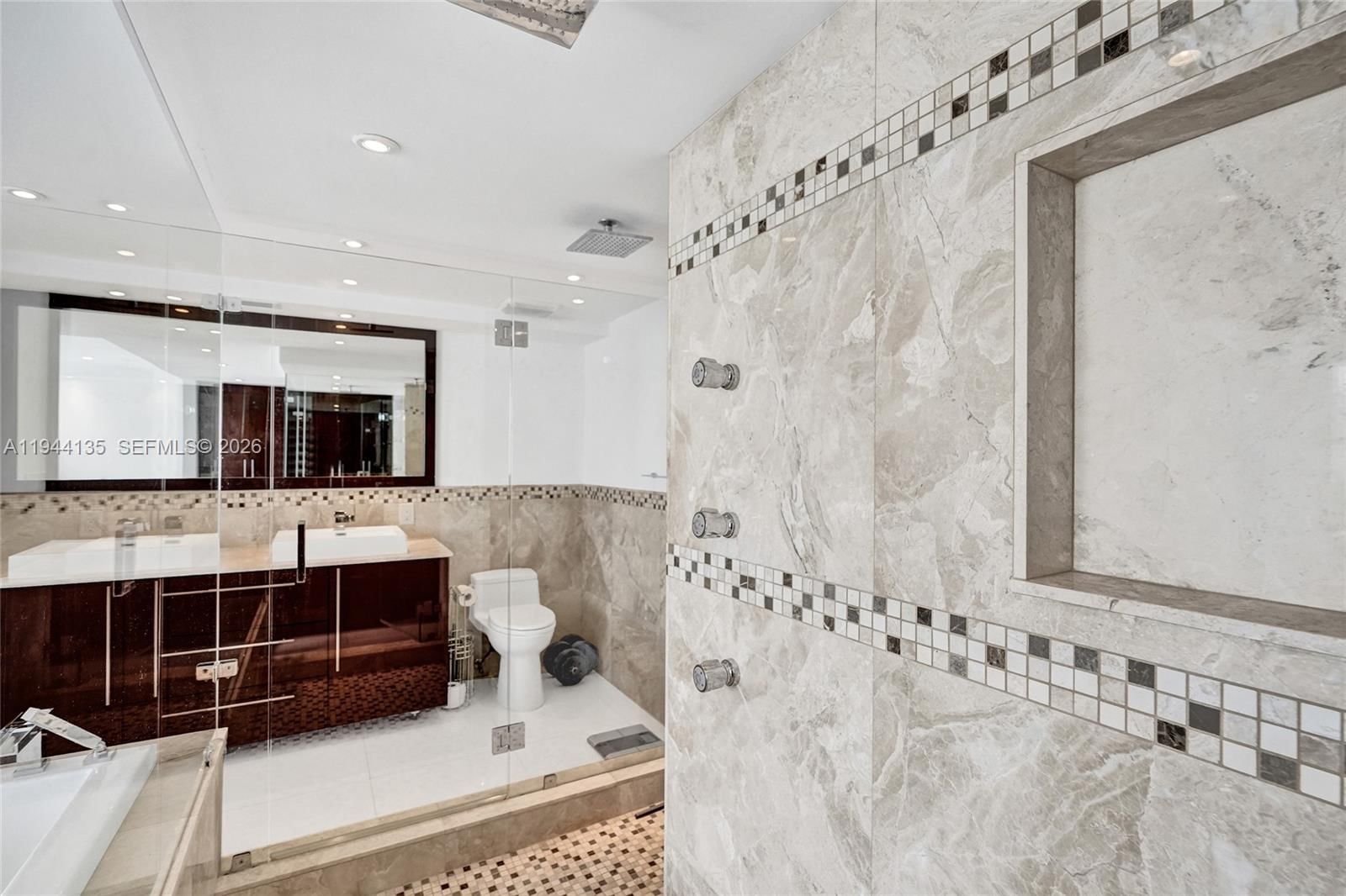Real estate property located at 1000 Parkview Dr #330, Broward, Oceanview Park Condo, Hallandale Beach, FL