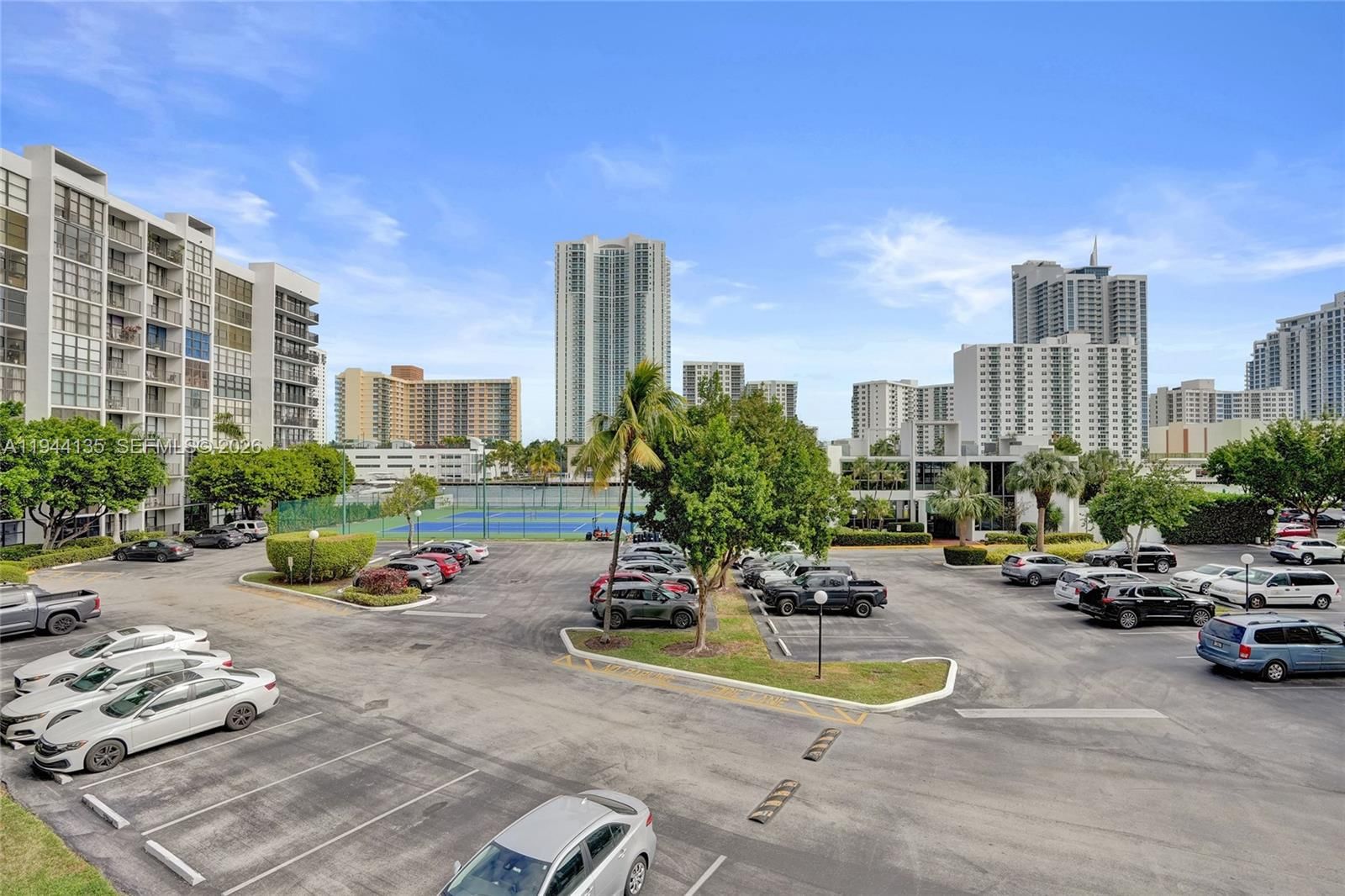 Real estate property located at 1000 Parkview Dr #330, Broward, Oceanview Park Condo, Hallandale Beach, FL