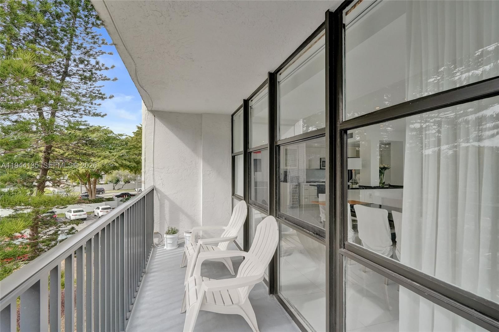 Real estate property located at 1000 Parkview Dr #330, Broward, Oceanview Park Condo, Hallandale Beach, FL